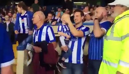 Ce gamin a eu la surprise de sa vie en entrant pour la première fois au stade