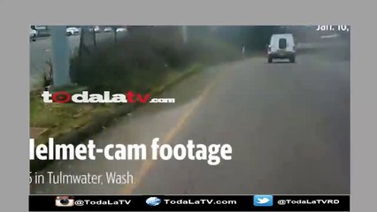 Captado en video momento que motociclista se estrella a toda velocidad en carretera-Video