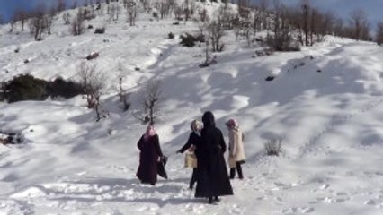 AK Parti Kadın Kolları Üyeleri Doğaya Yem Bıraktı