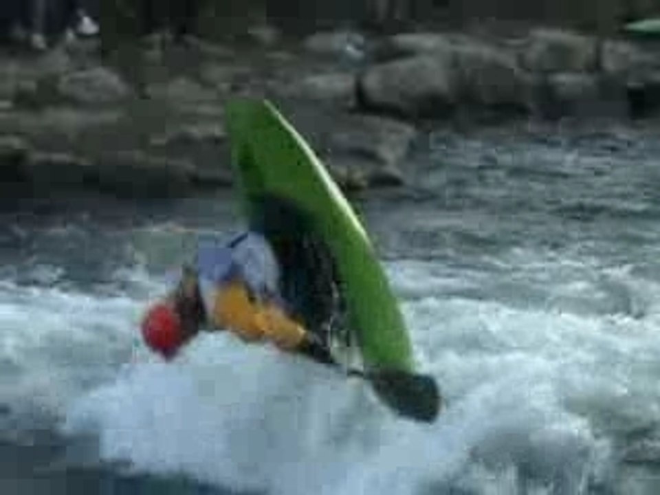 Water Hand Production-millau is good-kayak_freestyle