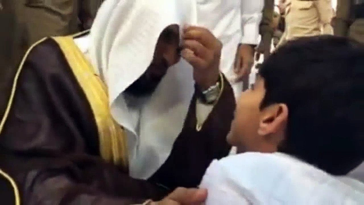 Small disabled kid performed Umrah