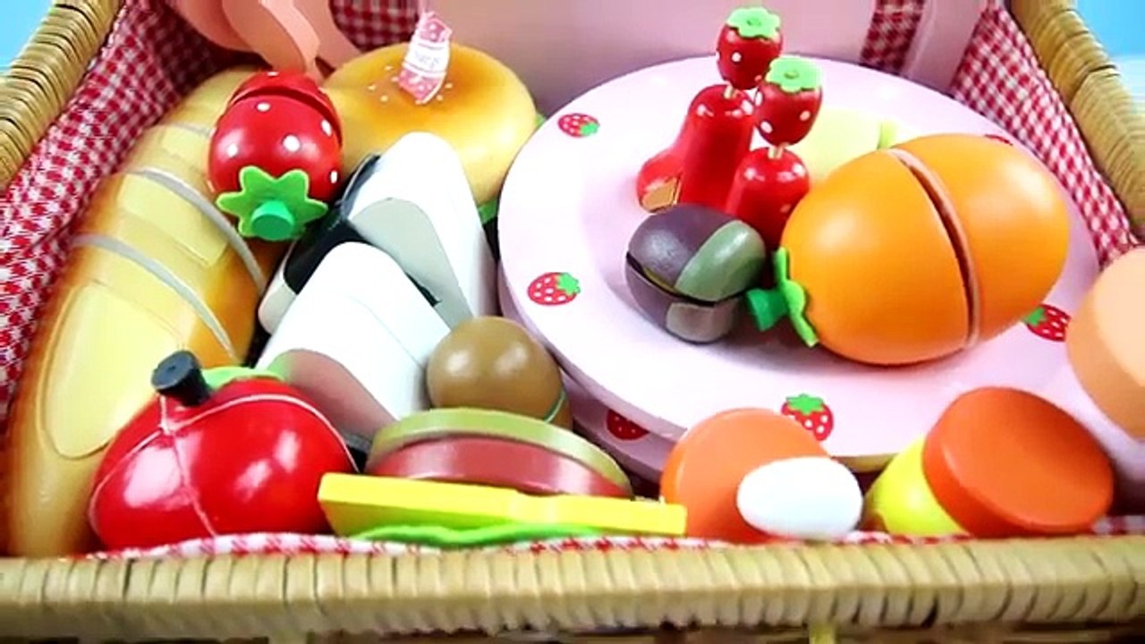 PICNIC BASKET Velcro Cutting Toy Set - Wooden Baguette Vegetables Fruits Plates