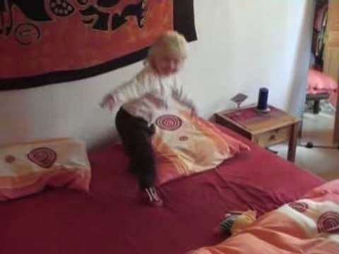 gym sur le lit de papa maman