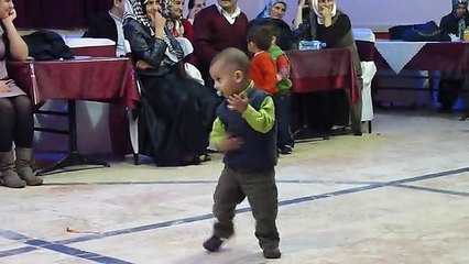 Minik Çocuktan Kafkas Dansı
