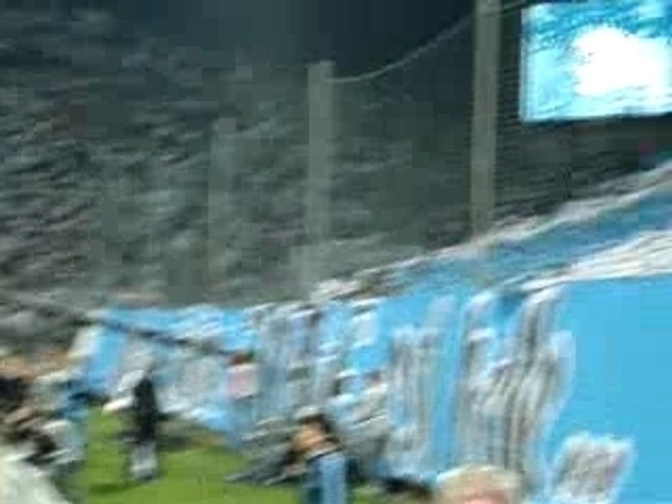 Superbe tifos des 2 virages !!
