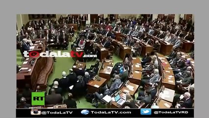 El gobernador de Minnesota se desmaya tras discurso 45 minutos-Video