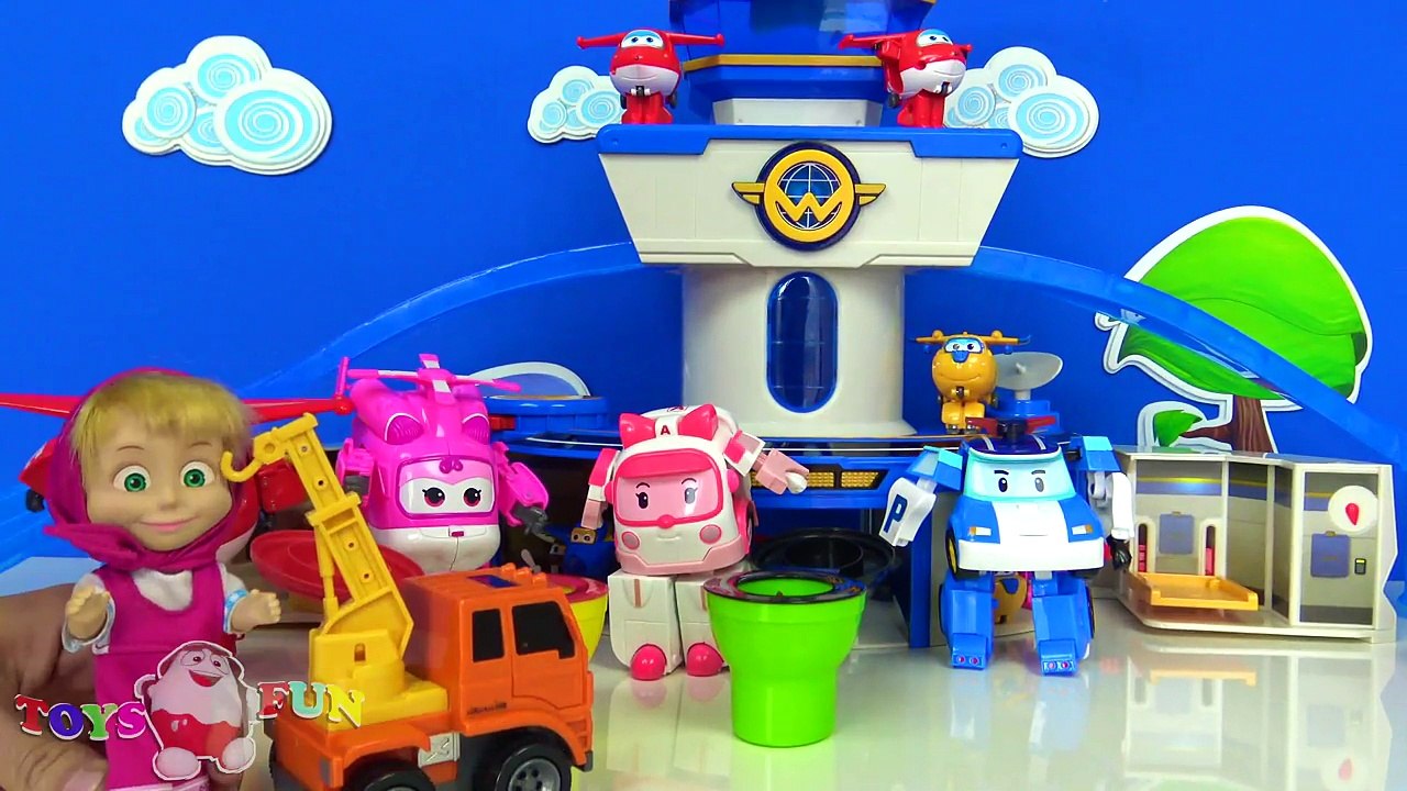 Maşa ile Koca ayı çizgi filmi oyuncakları Harika Kanatlar Robocar Poli ve Amber tuvalete kaka yaptı