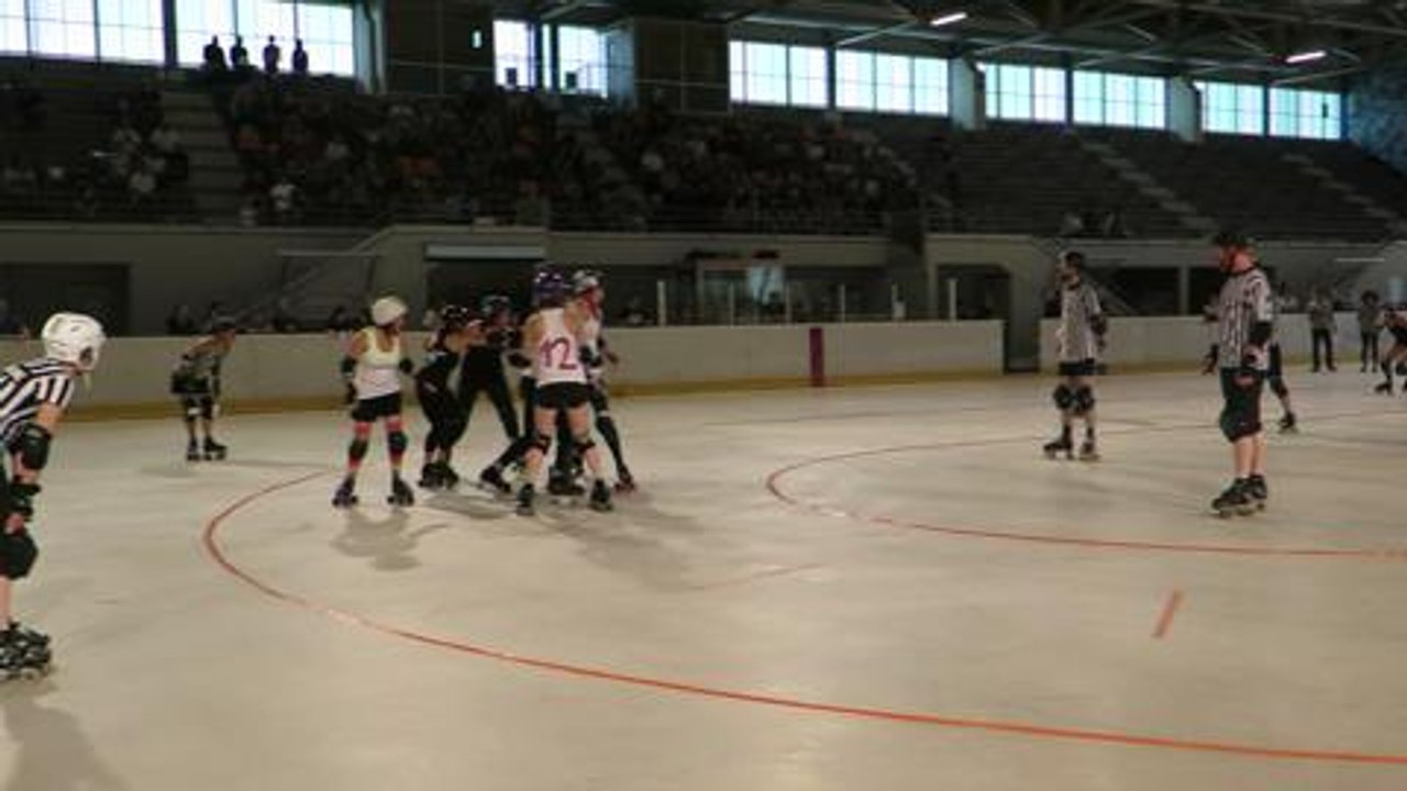 Epinal : le Roller derby à la patinoire...