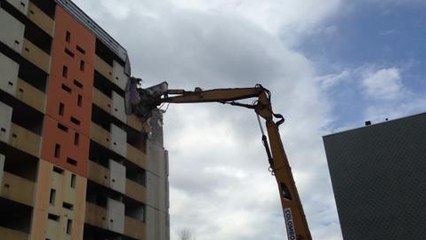 Saint-Dié : le début de la démolition de l'immeuble Bourgogne ce matin...