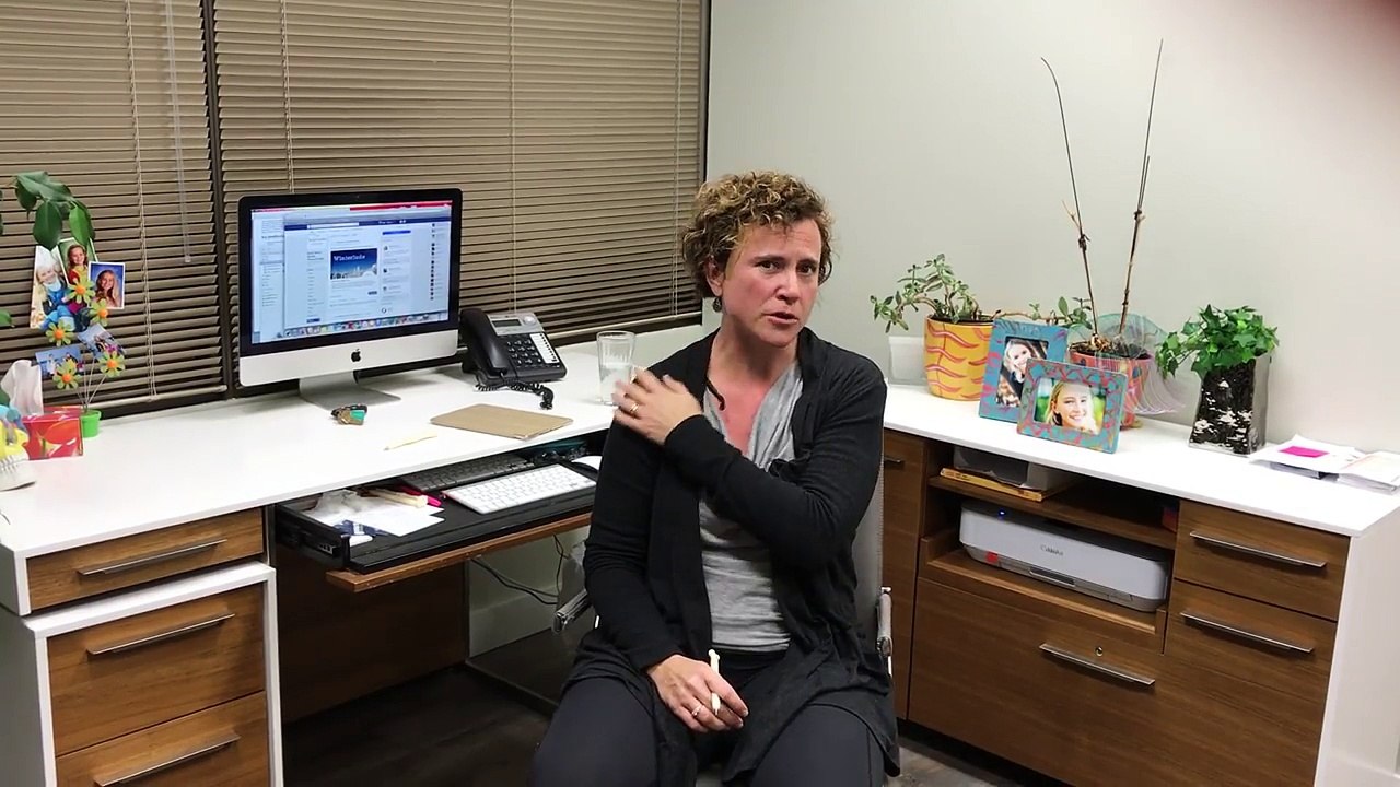 Neck Pain or Tight Neck? Try Our Simple Neck Side Stretch