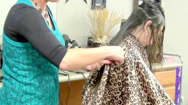 How To Tutorial: Layered Hairstyle with Medium Length Haircut