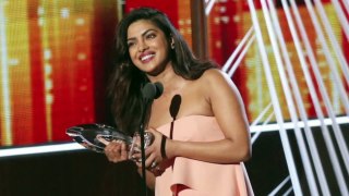 Priyanka Chopra in Hot  Strapless Dress Attended People’s Choice Awards 2017