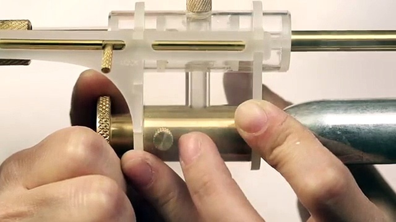Incroyable, cette étudiante invente un pistolet qui convertit vos larmes en balles