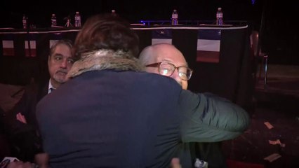 On est allé voir Jean-Marie Le Pen pour la journée mondiale du câlin, et il a adoré ! - Le Petit Journal du 24/01