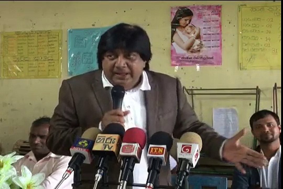 පෙකනිවැලේ කොලපාට රිබන් බැදපු උන් කවුද?