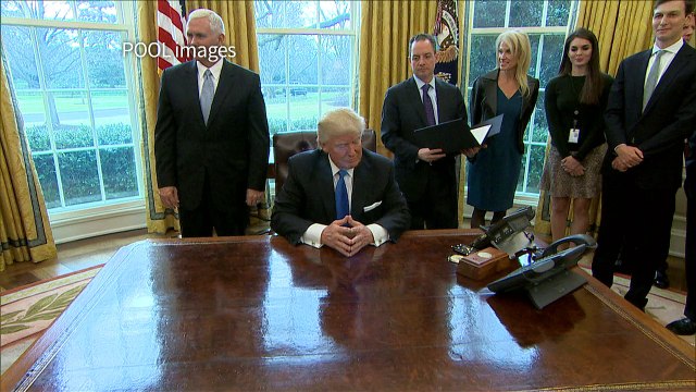 Trump signs orders reviving Keystone, Dakota pipelines