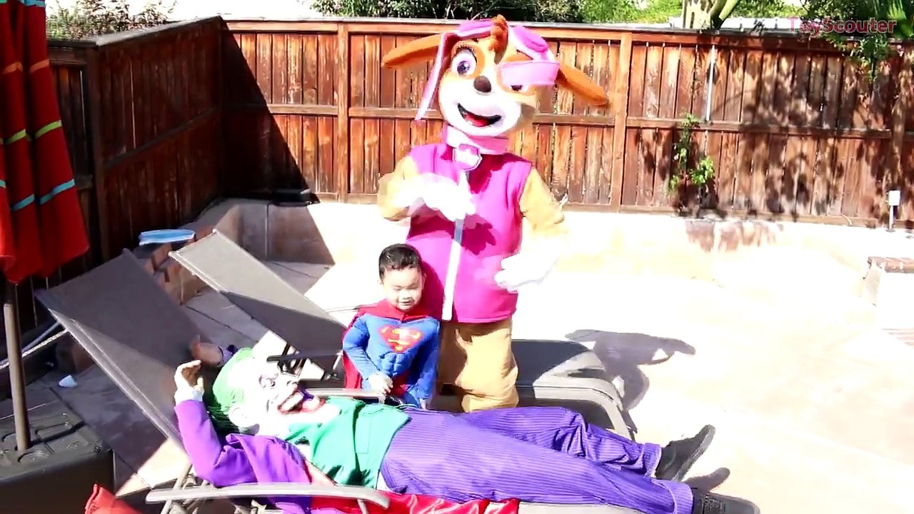 Little Red Riding Hood Eaten by Big Bad Wolf! w/ Minnie Mouse & Spiderman in Real Life