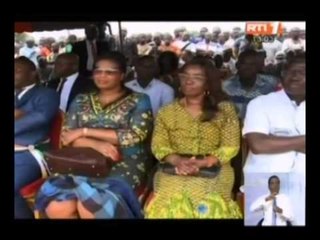 Descargar video: RTI-La première dame Madame Dominique Ouattara offre des dons aux populations de Prikro