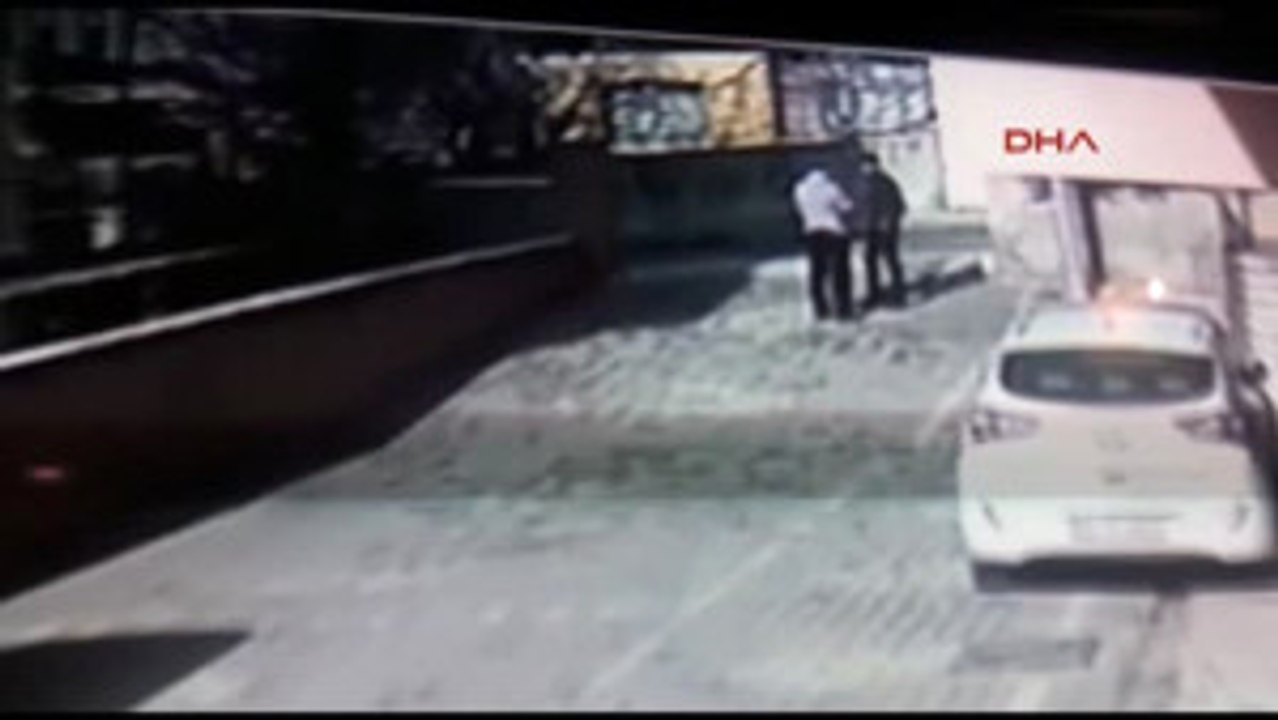 Çorum Polis Olduklarını Söyleyerek Iki Emekliyi Dolandırdılar