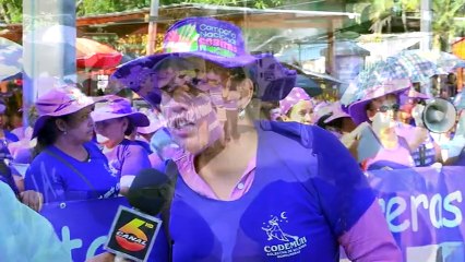 Mujeres realizaron planton frente al seguro social