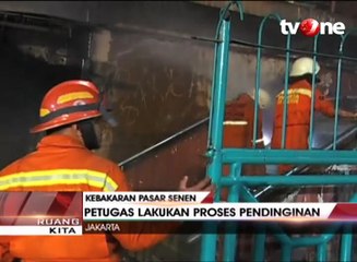 Petugas Lakukan Proses Pendinginan Pasar Senen