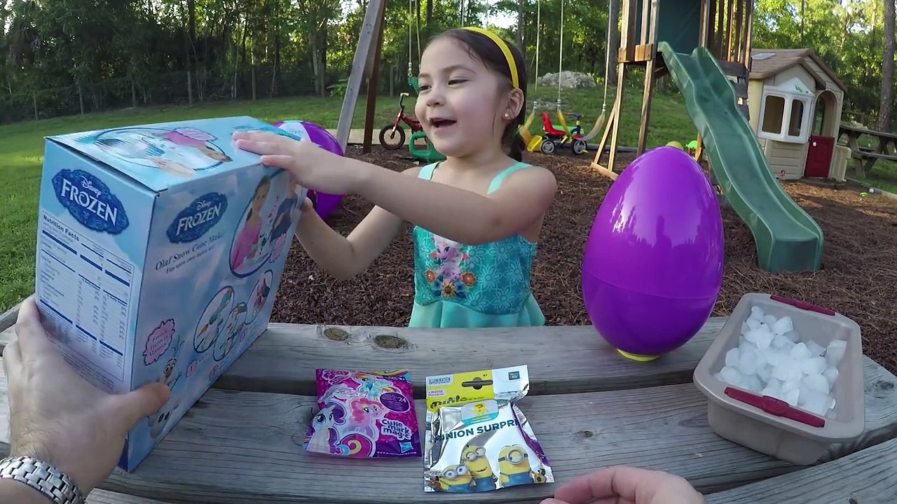 FROZEN OLAF SNOW CONE MAKER + Huge Surprise Egg Opening Disney Junior Sheriff Callie Frozen Videos