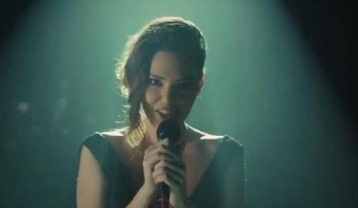 Aslı Enver yeni dizisi İstanbullu Gelin'de şarkı söyledi