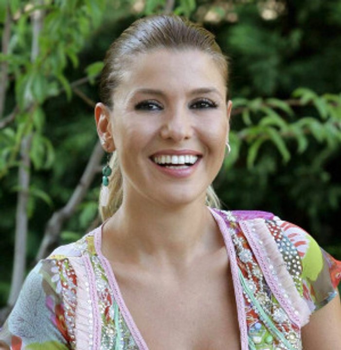 Gülben Ergen, "Hayır" Oyu Kullanacağının Sinyalini Verdi