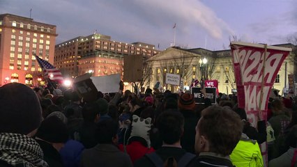 Manifestation contre les projets d'oléoducs relancés par Trump