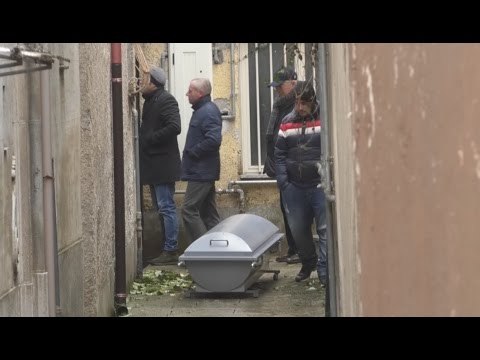 Padula (SA) - Si lancia da balcone con figlio di tre anni, morti sul colpo (24.01.17)