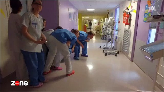 Maître Gims rend visite à une fan atteinte d'une leucémie