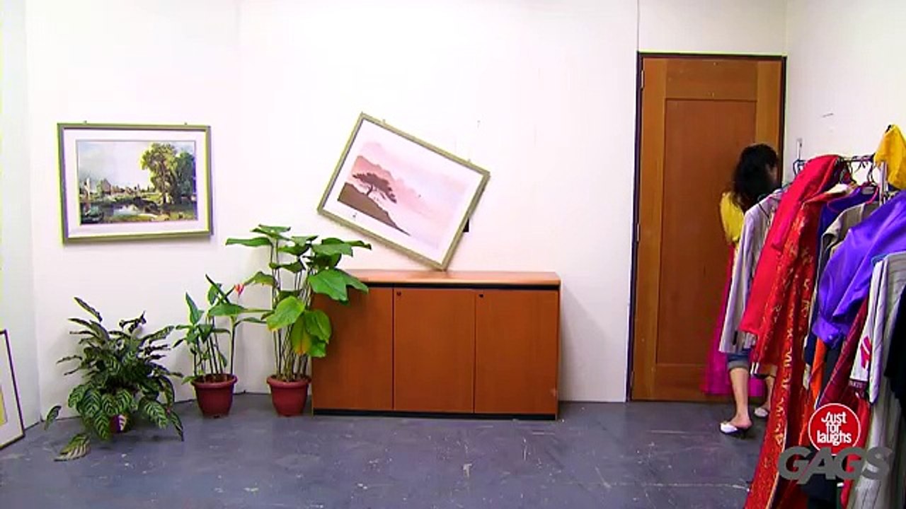 Haunted Art Gallery - Just For Laughs Gags