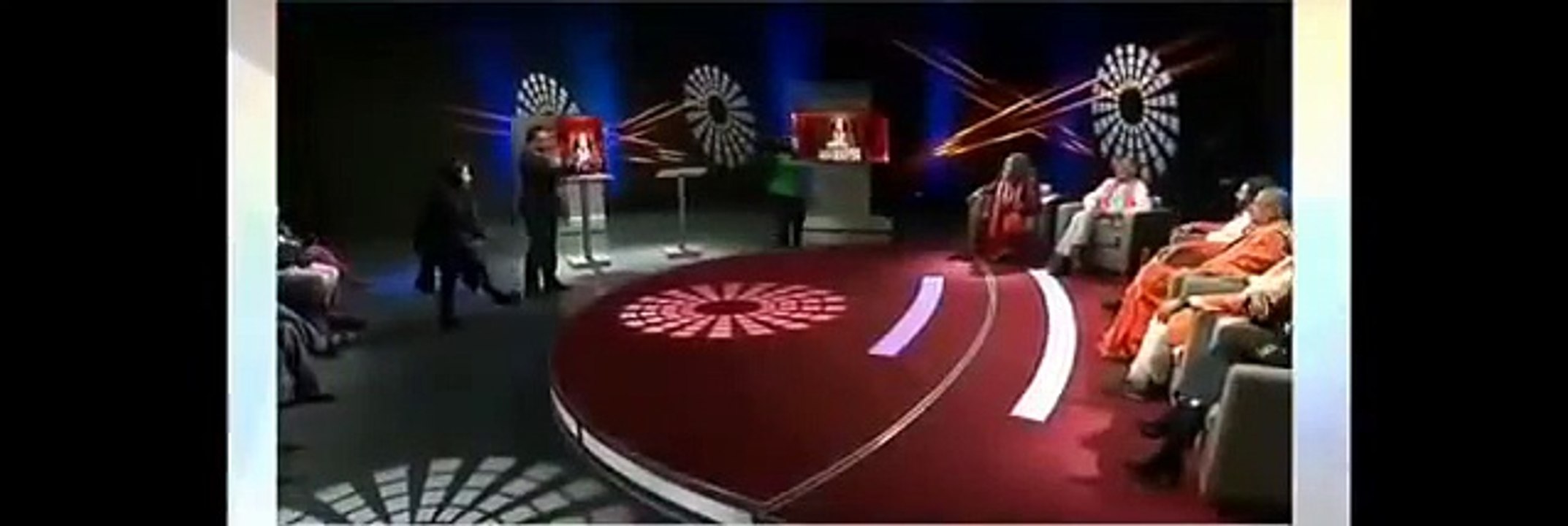Swami om slapped by audience