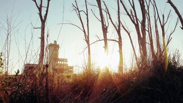 Danny MacAskill réalise des figures insolites dans une ville fantôme en Argentine
