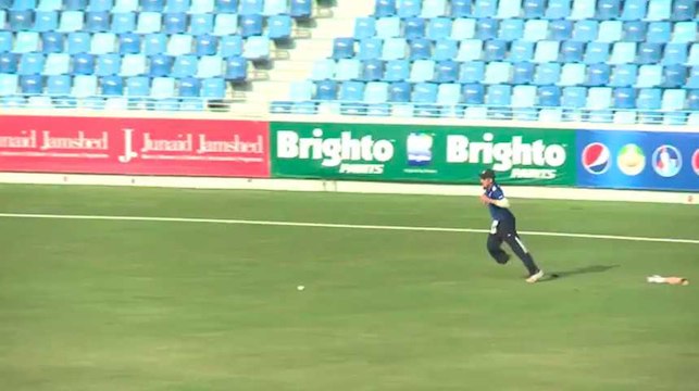 Ce joueur de cricket handisport perd sa prothèse mais continue à jouer