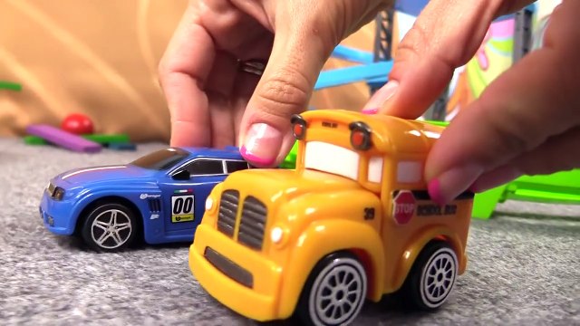 Капуки Кануки. Мультфильм конструктор. Автобус Бас и машинка Спиди собирают GOLF