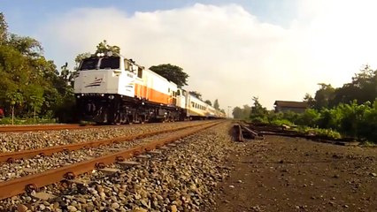 Lokomotif CC206 13 90 Kereta Api MALABAR Stasiun Ngujang