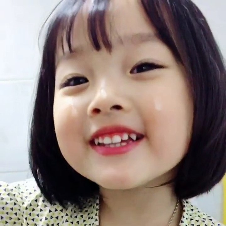 Cô bé “đầu bát úp” khiến dân mạng “dậy sóng” là ai? p4