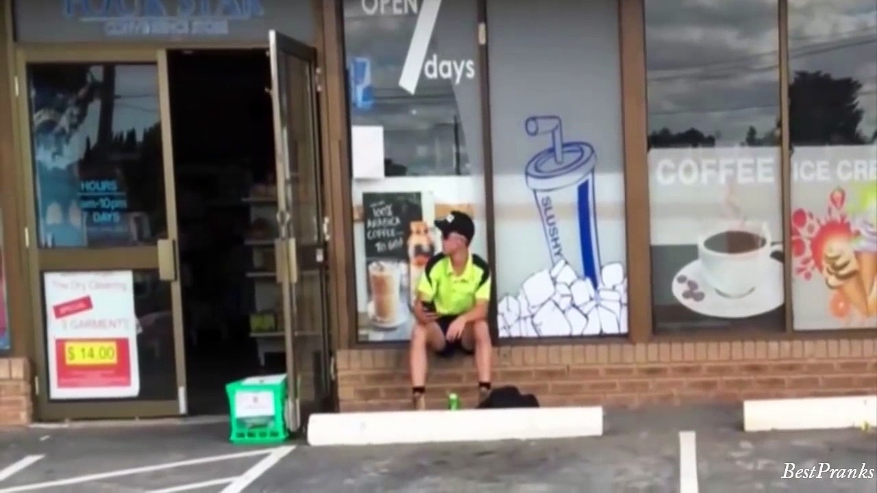 Funny Videos 2016 * Try Not To Laugh Challenge * Arab Public Bomb Scare Prank!