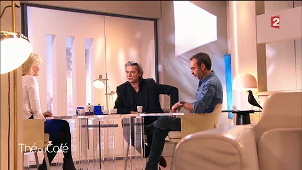 Avec émotion, Yvan Le Bolloc'h raconte le jour où il a rencontré son père biologique - Regardez