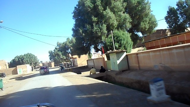 Maroc traversée village sortie école