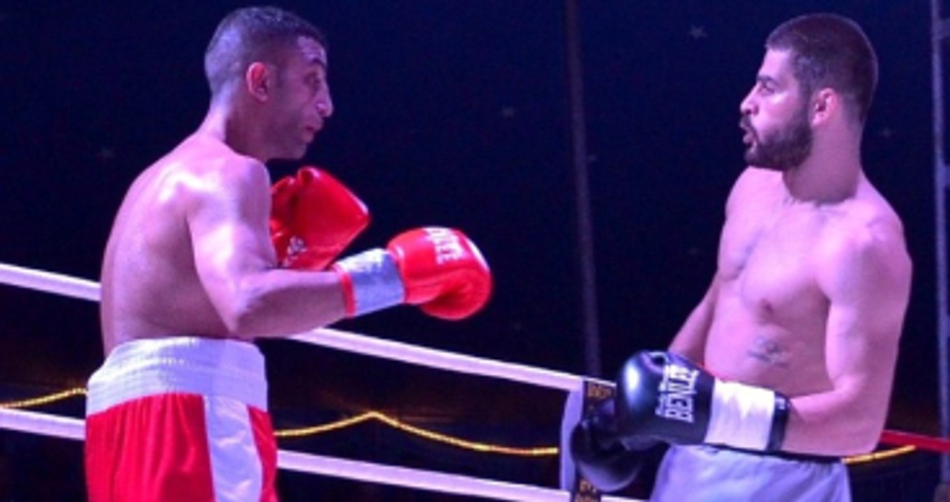 Türk Boksör Fatih Keleş, Rakibini 2 Dakikada Nakavt Etti