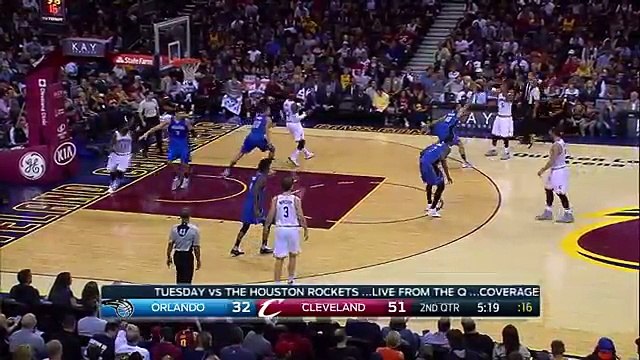 LeBron James CRAZY Wrap Around Pass!!!