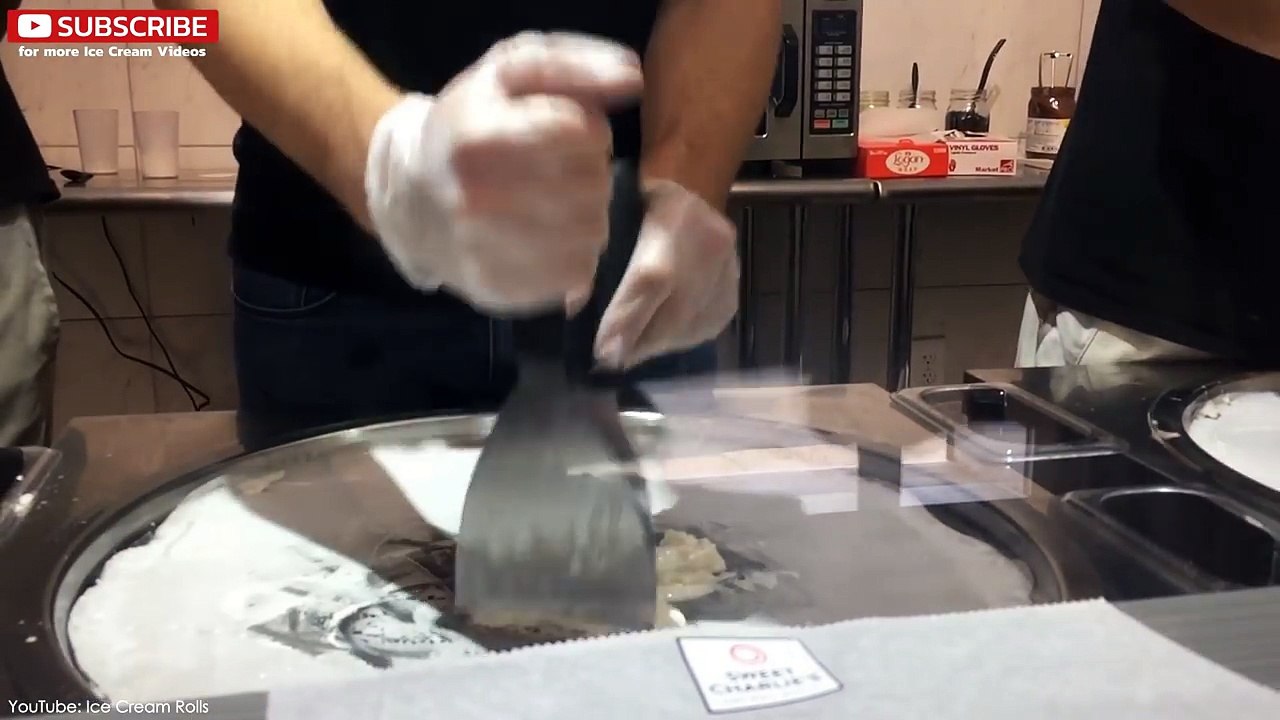 ICE CREAM DONUT _ Banana & Chocolate Ice Cream Rolls Sandwich _ Thai fried Ice Cream Doughnut Bun-5mdfUks3Sds