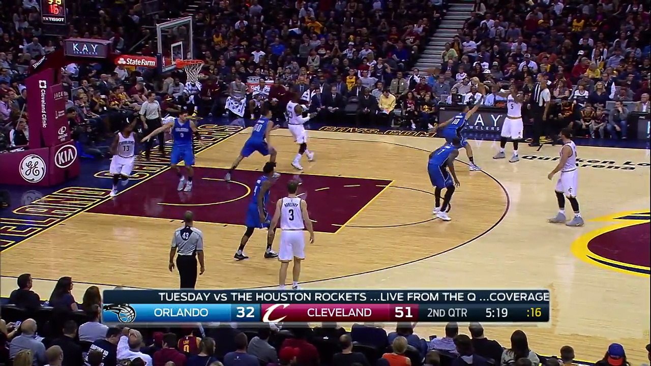 LeBron James CRAZY Wrap Around Pass!!!