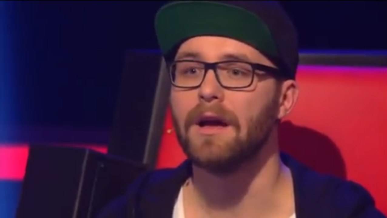 ALL HALL AND JUDGE shocked. The girl unreal voice!)