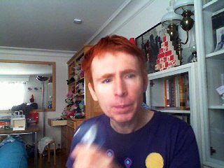 Wiwi égratigne "Aragon" de Thomas Dutronc