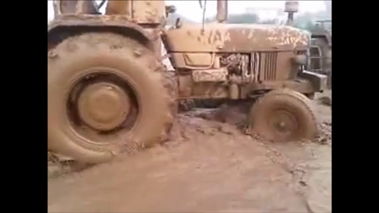 TRACTOR STUNT NEW HD VIDEO 2016