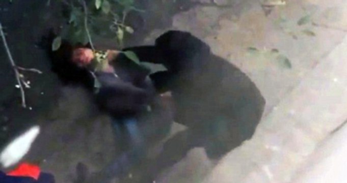 Genç Kızı Sokak Ortasında Gasp Edildi! Yoldan Geçen Genç Yarım Yerine Genç Kızı Video Aldı