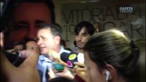 Luciano Rezende dá declaração após vitória apertada
